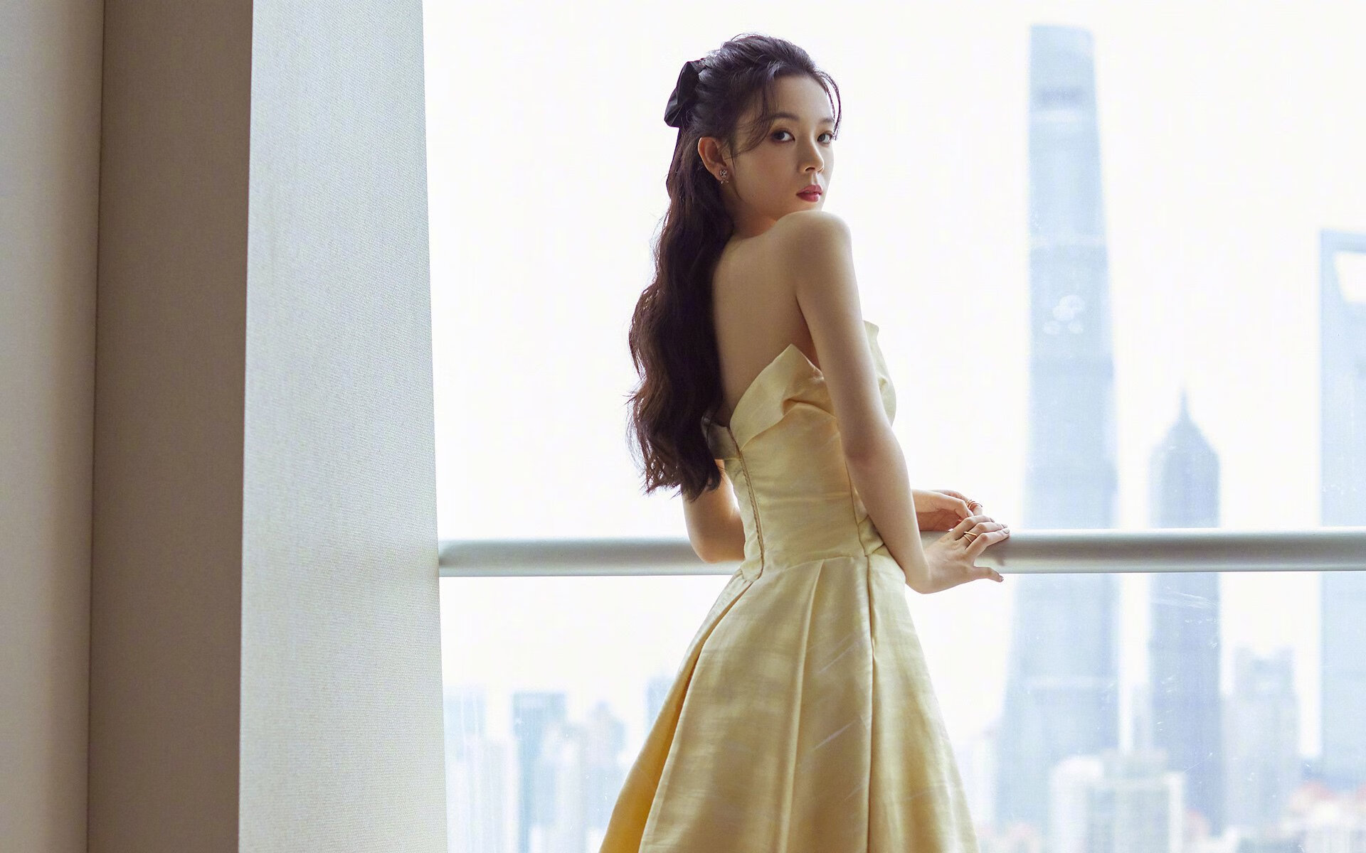 《顶级战队的幕后团队：教练、分析师揭秘》，顶级战队英文怎么写