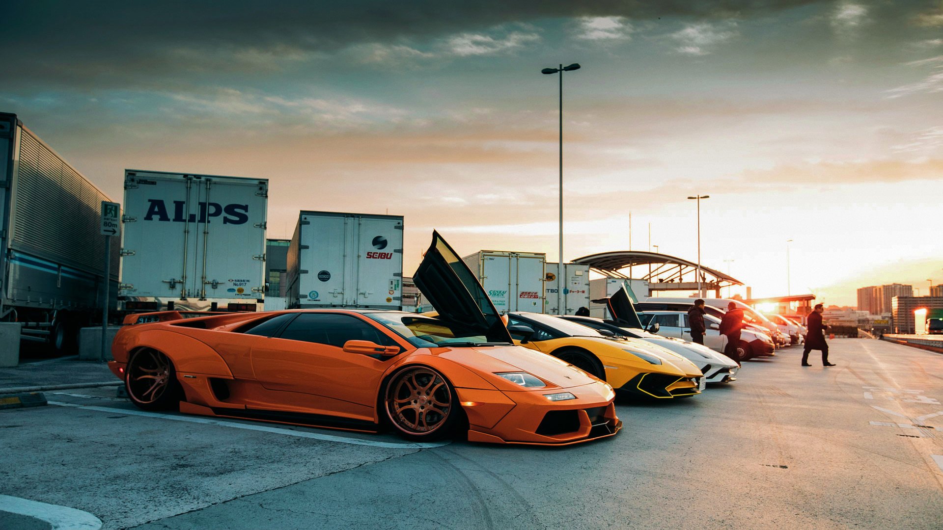 九游娱乐(jiuyou)官网-“泥浆飞扬：雨天泥道的疯狂追逐”，泥浆视频