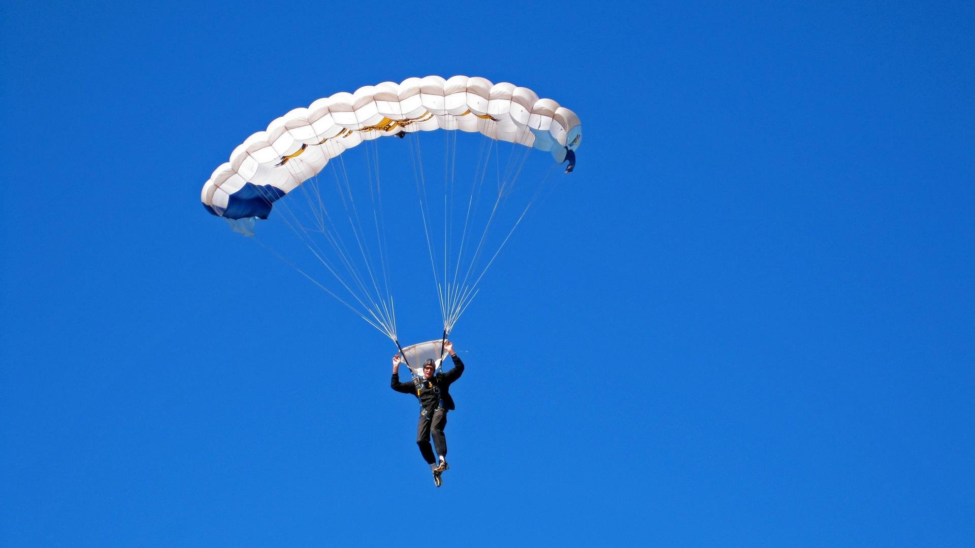 《国际电竞联盟峰会：推动行业标准化与合作》，国际电竞展