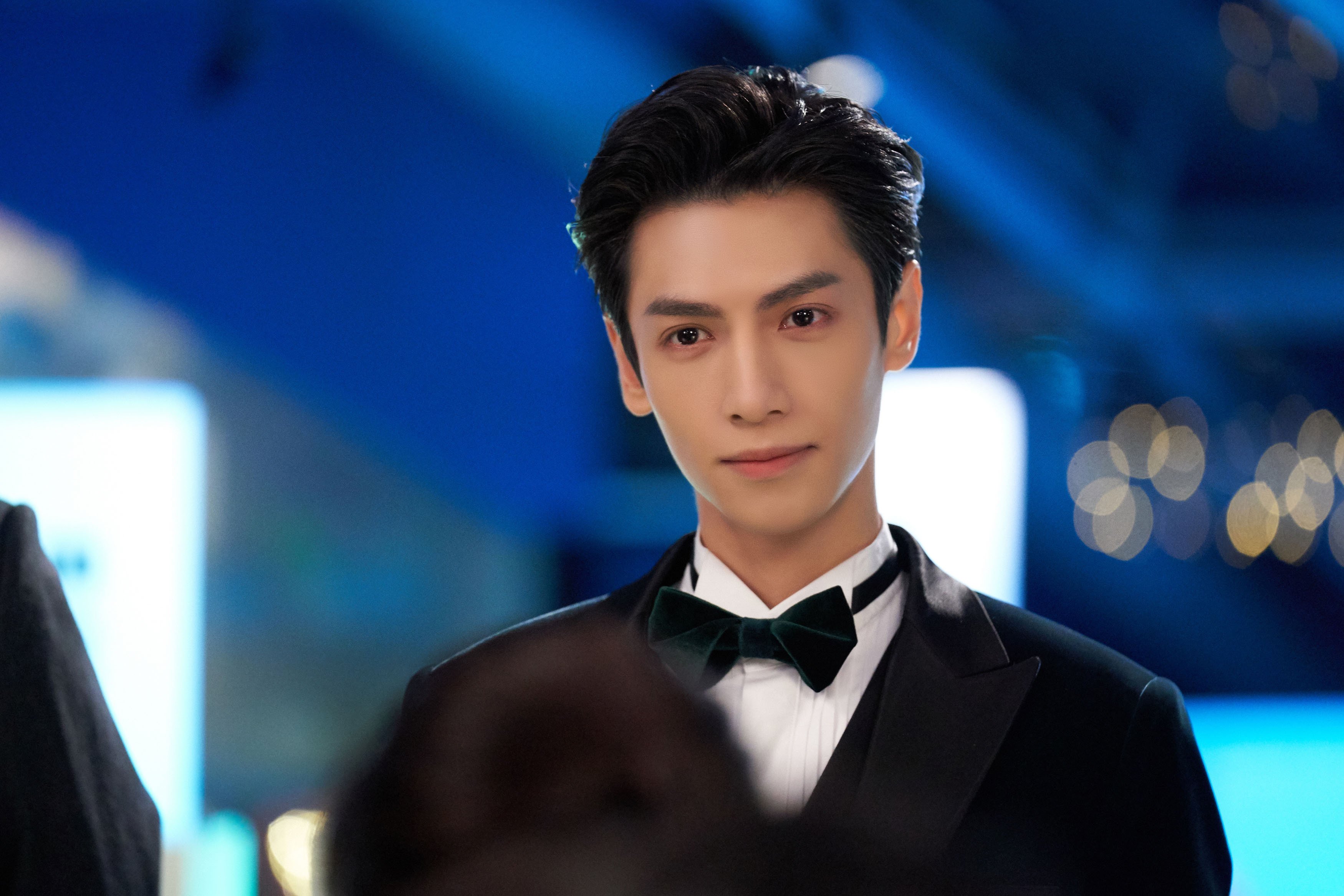 《比赛现场：观众热情点燃整个舞台》，观众在比赛现场用英语怎么说